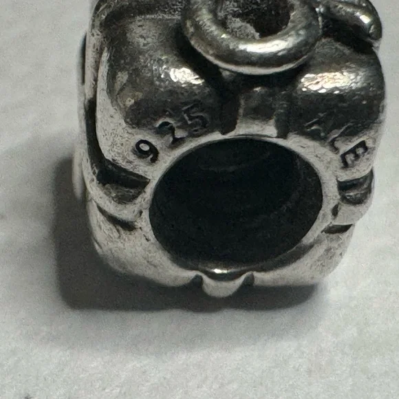 Authentic Pandora Present Charm - Picture 4 of 4